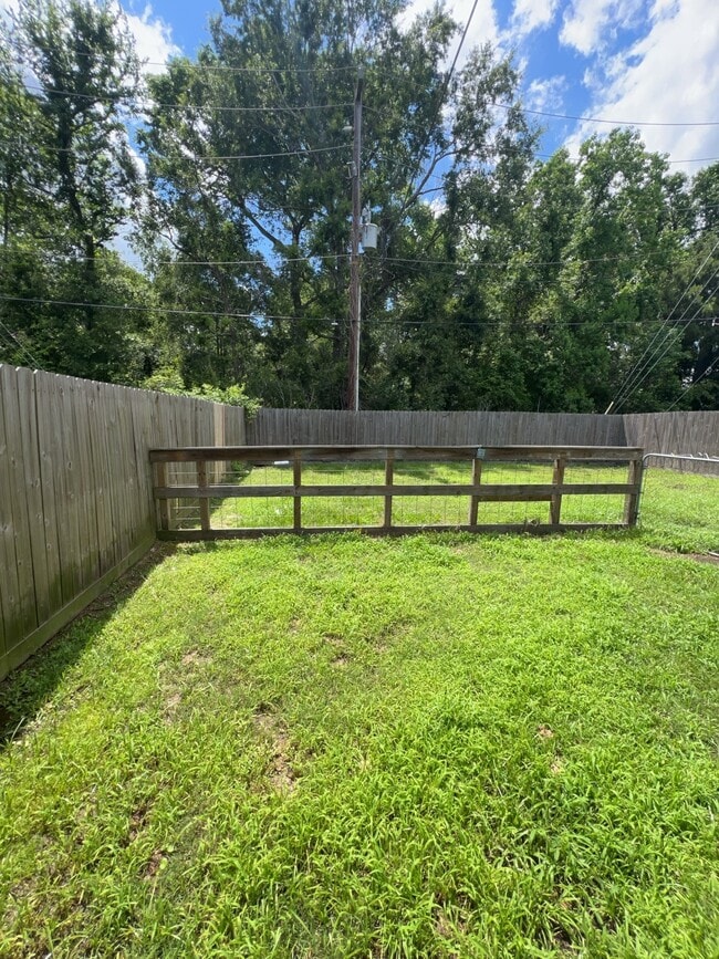 Foto del edificio - 24407 Strong Pine Dr