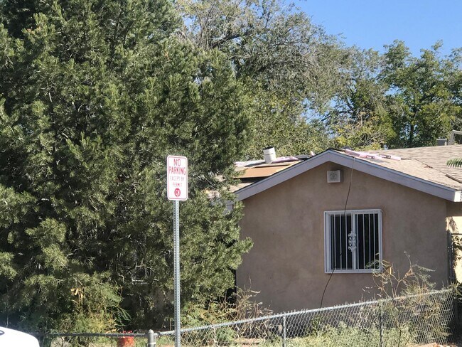 Foto del edificio - 1304 Buena Vista Dr SE