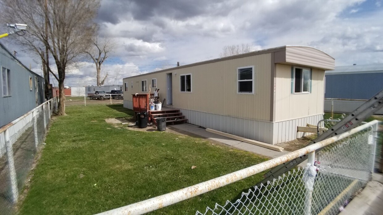 Foto principal - 3 Bed 1.5 Bath Fully Remodeled Mobile Home...