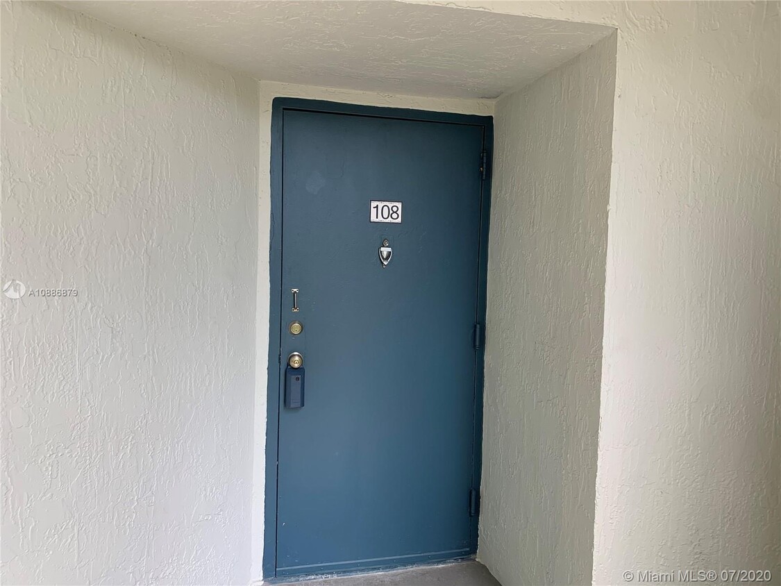Foto principal - 8275 SW 152nd Ave