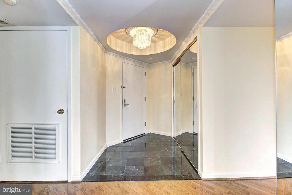 Foto principal - 1200 Crystal Dr