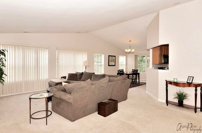 Building Photo - 404 Bay Tree Cir