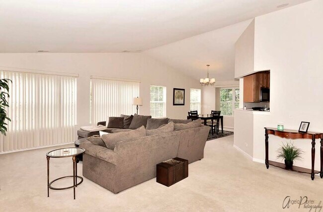 Foto del edificio - 404 Bay Tree Cir