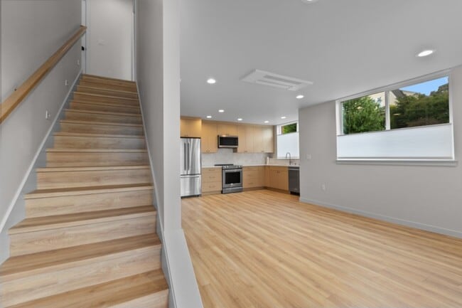 Building Photo - 2bd/1.75ba Seattle Home