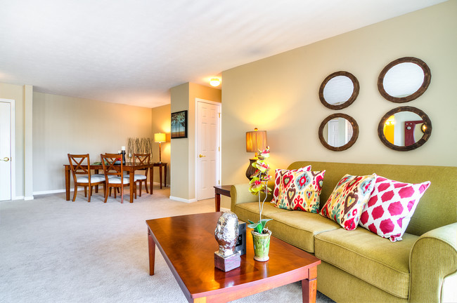 Sala de estar - Creekside at Meadowbrook Apartments