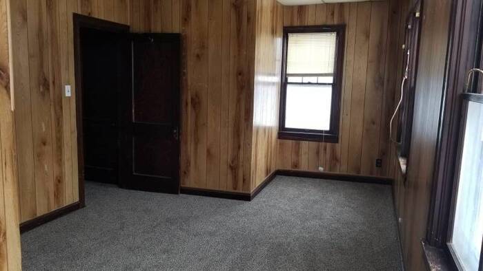 Building Photo - 302 S Grand Ave