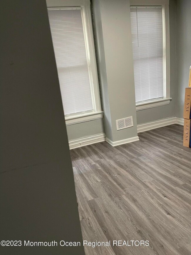 Building Photo - 309 2nd Ave