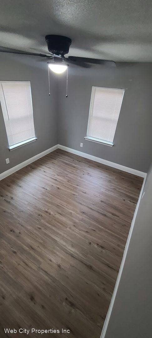 Foto del edificio - 4 br, 2 bath House - 2003 E 8th St