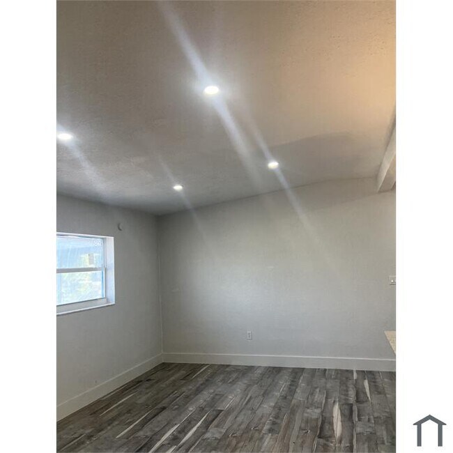 Building Photo - 3907 Nowata Rd