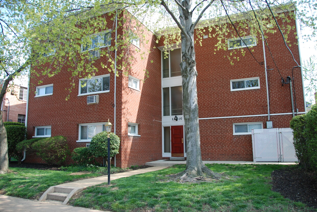 Foto principal - Clarendon Court Apartments