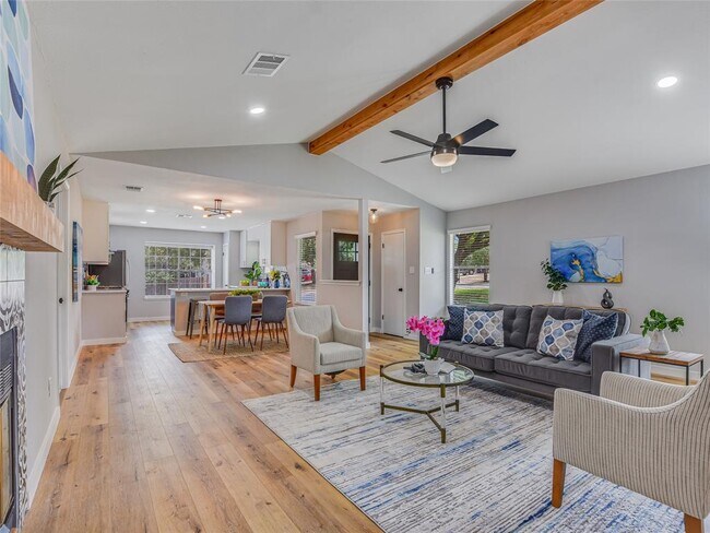 Building Photo - 12900 Campos Dr