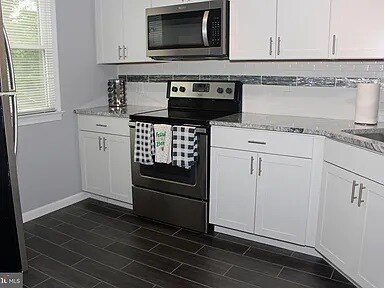 Building Photo - 354 S Linden St