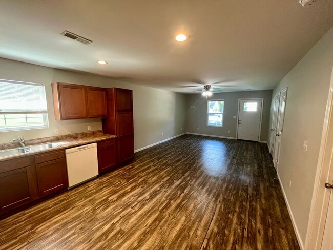 Foto del edificio - 3 Bed | 2 Bath | 1 Car Garage