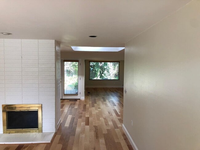 Building Photo - 969 Madison Dr