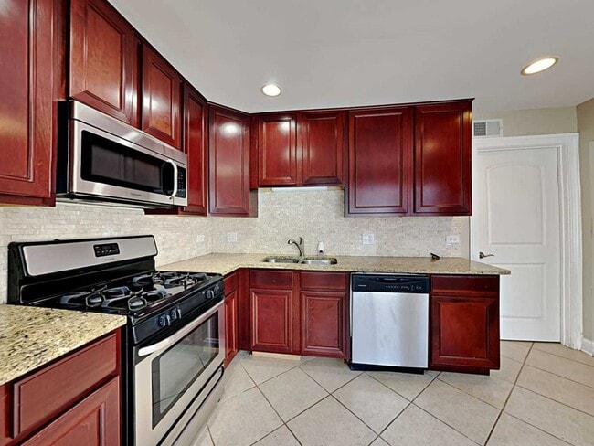 Building Photo - 2S526 Cynthia Dr