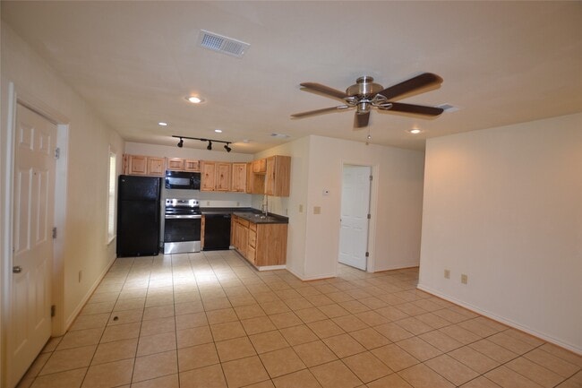 Foto del edificio - 253 Old Groveton Rd