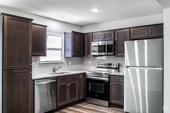 2BR, 2.5BA - 1266SF - Kitchen - Oak Woods