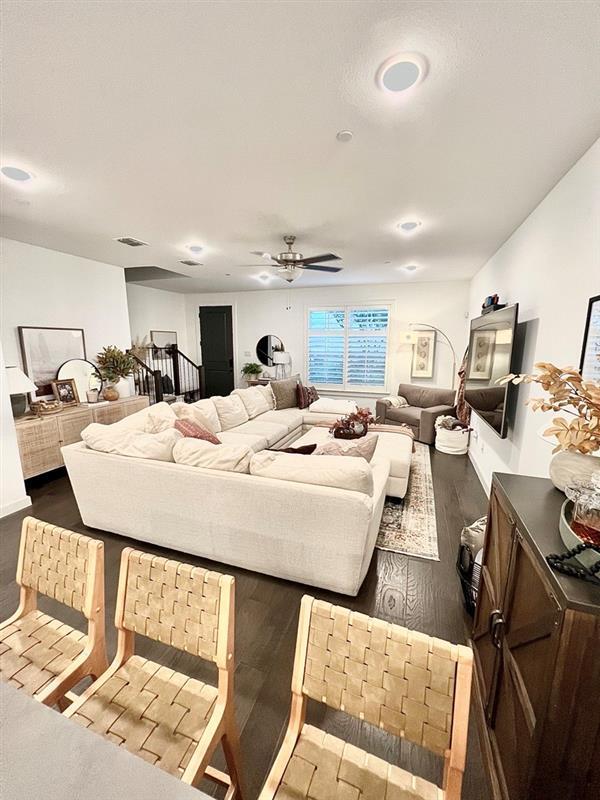 Building Photo - 608 Ballustrade Dr