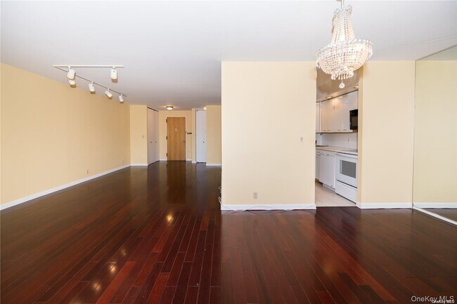 Foto del edificio - 141 Great Neck Rd