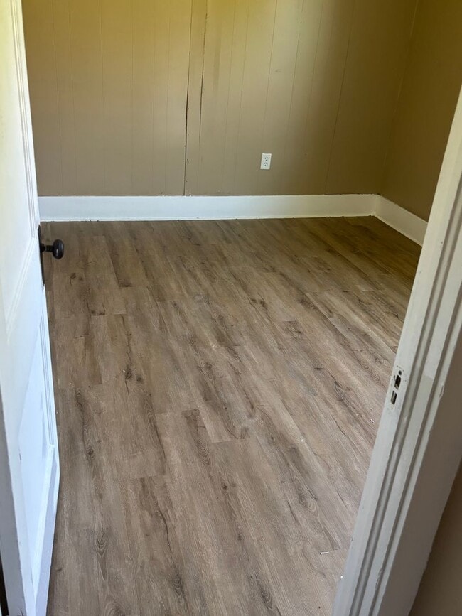 Building Photo - SECTION 8 and EDEN Accepted!! Newly Renova...