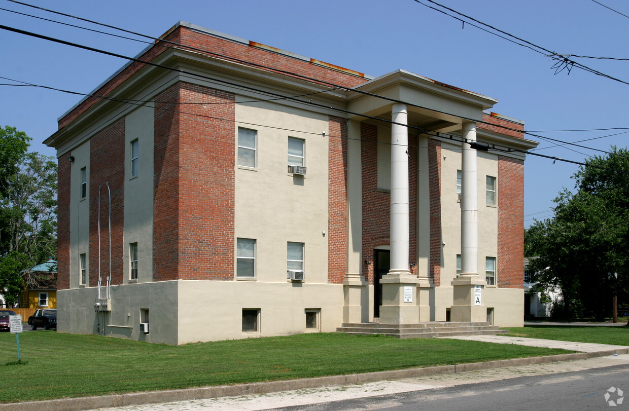 Primary Photo - Jefferson Manor Apartments