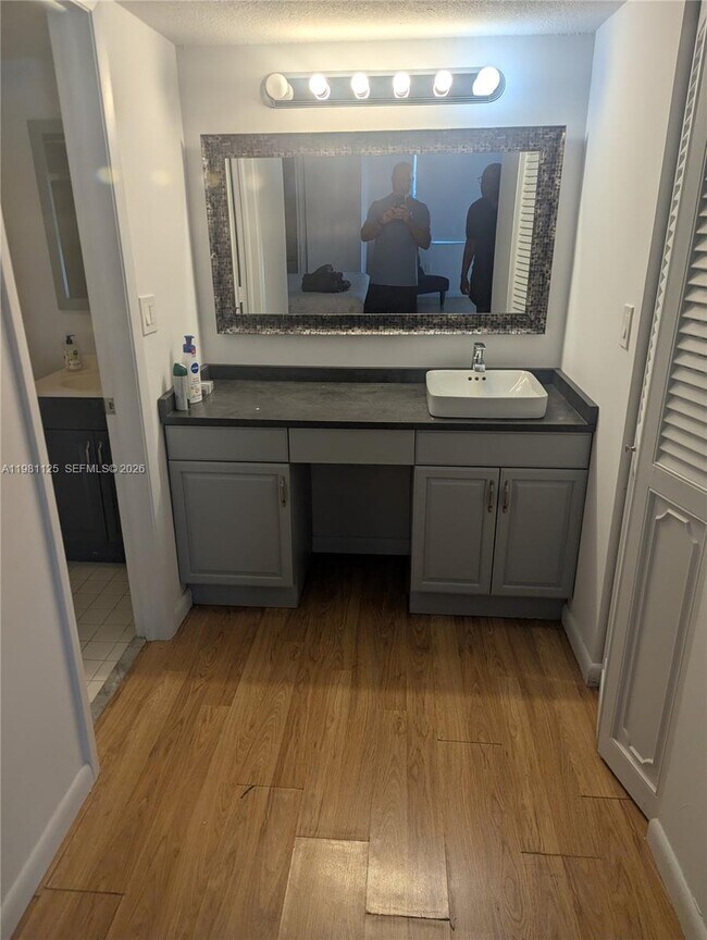 Foto del edificio - 3920 Inverrary Blvd