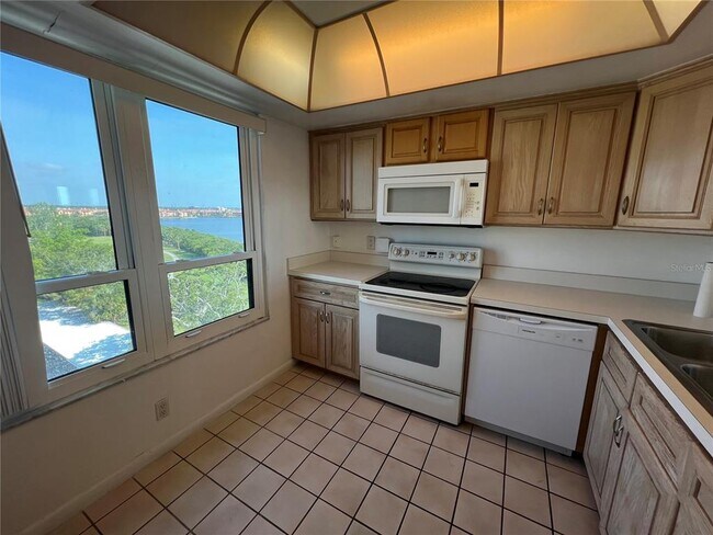 Foto del edificio - 2616 Cove Cay Dr