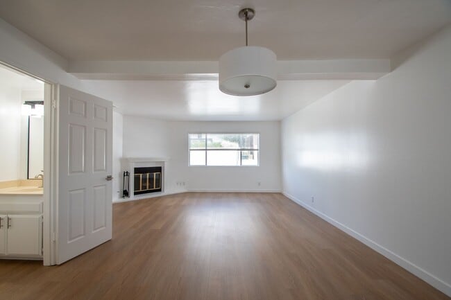 Building Photo - 5340 Whitsett Ave