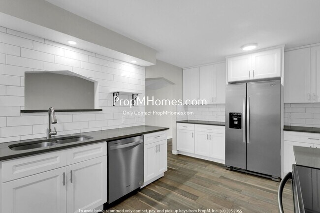 Foto del edificio - Updated Three Bedrom Home in Brentwood-Darlington!