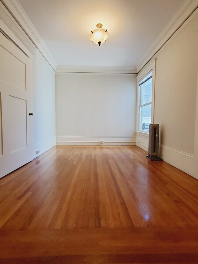 Building Photo - 685 Haight St