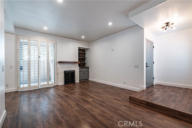 Foto del edificio - 640 N Brea Blvd