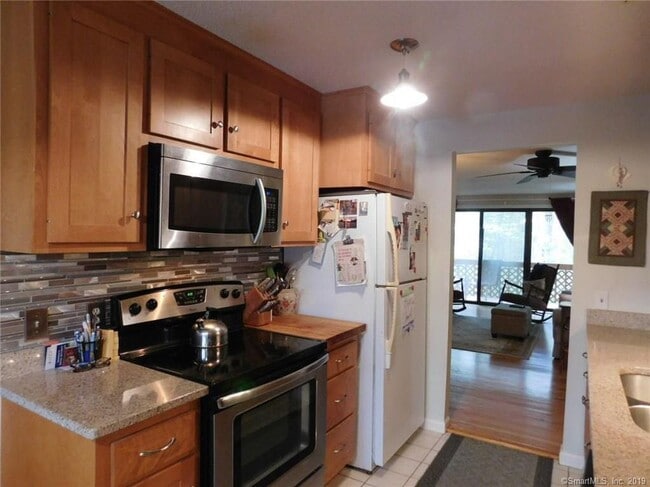 Kitchen - 32 Upper Pattagansett Rd