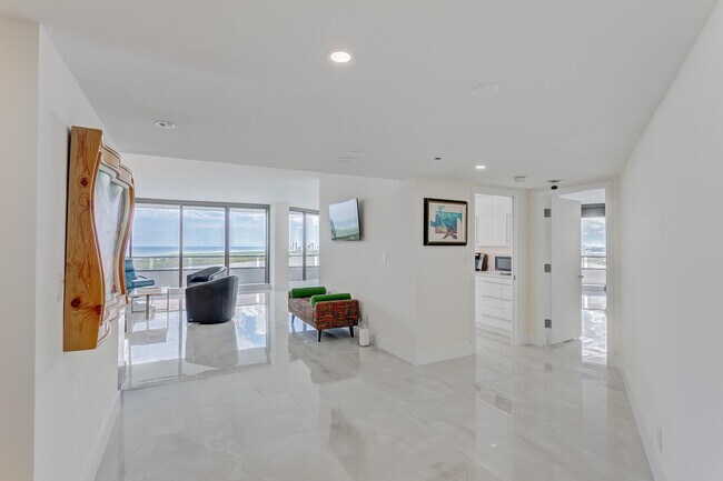 Foto del edificio - 100 Lakeshore Dr