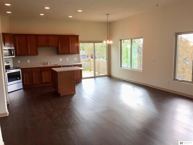 Foto del edificio - 6012 N 108th St