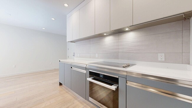 Building Photo - 606 Capp St