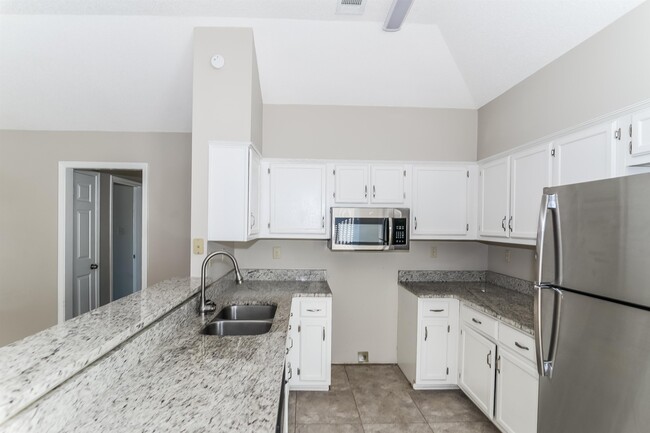 Building Photo - 2501 Country Trail Dr
