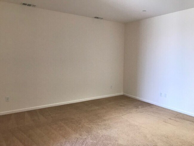 Foto del edificio - Two Story Home in Natomas, 3 bd/2.5ba, 2 c...
