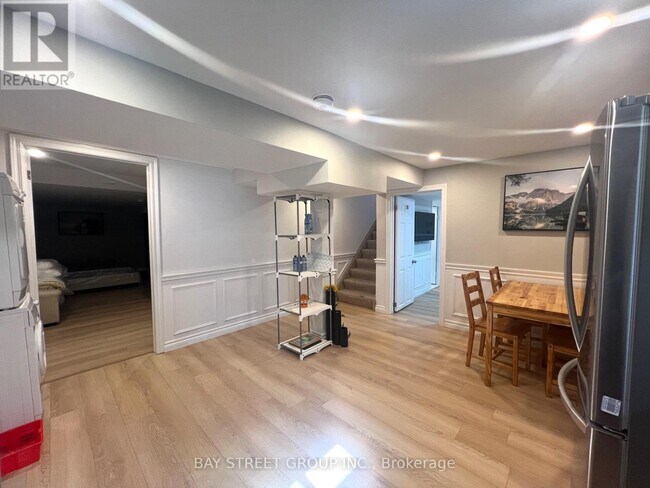 Building Photo - 45 Lillooet Crescent