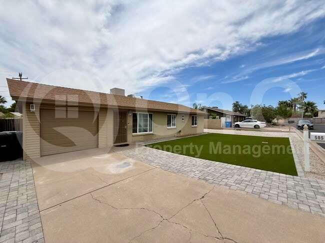 Building Photo - 505 E El Camino Dr