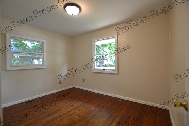 Building Photo - 411 Peale St