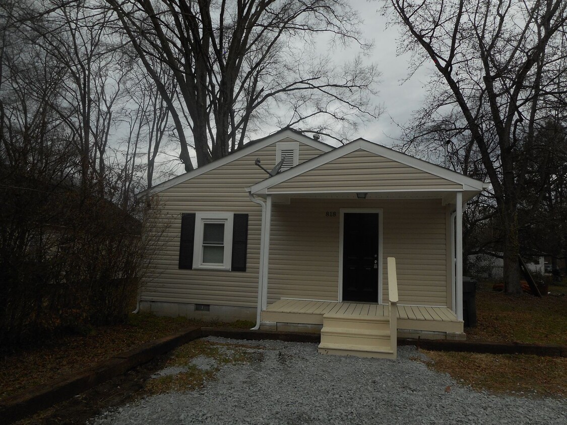 Foto principal - Recently Renovated 2 Bedroom 1 Bath Home