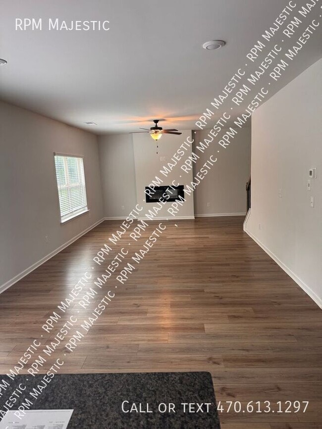 Photo - 925 Lakehaven Lane- House