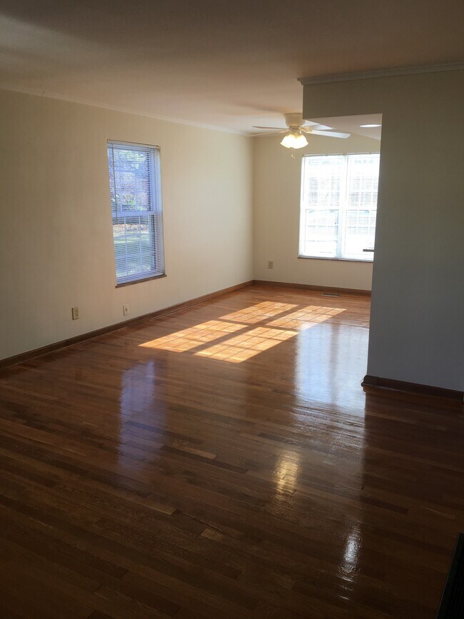 Foto del edificio - 2111 Ridgeview Rd