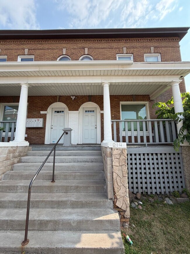Building Photo - 214-216 N 2nd Ave E