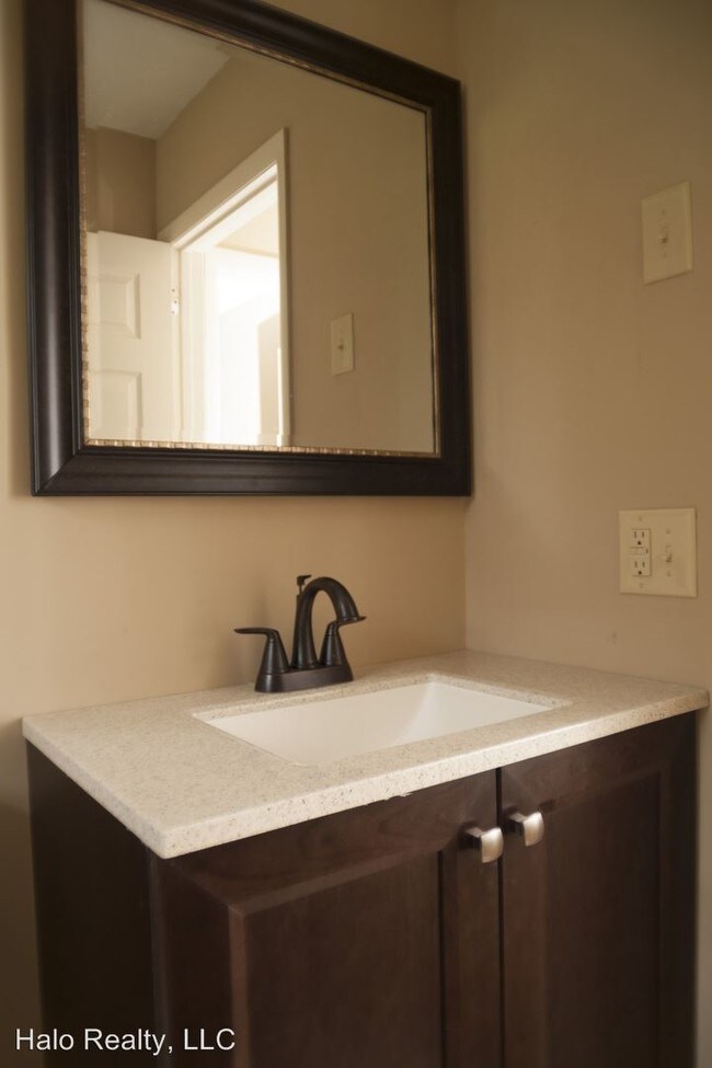 Foto del edificio - 123 N Valley Rd