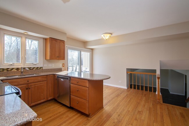 Building Photo - 867 Woodbine Rd