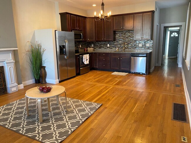 Foto del edificio - Renovated Hill Home for Rent!