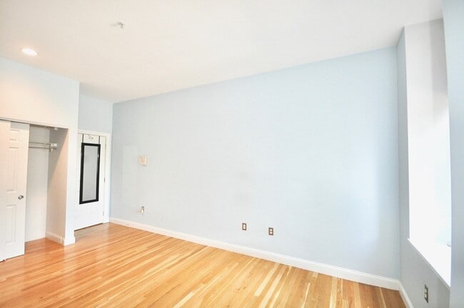 Building Photo - 340 Bunker Hill St
