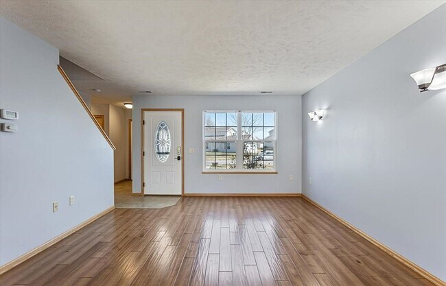 Building Photo - Dream Townhome