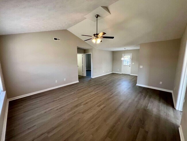 Foto del edificio - 3 Bed 2 Bath Single Level Home in Blackman...